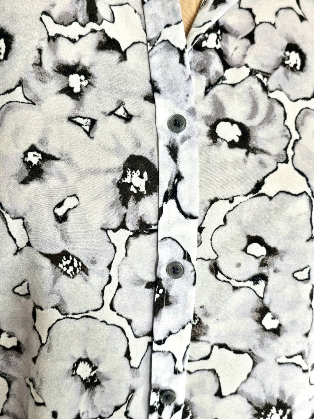 Banana Republic Dillon Floral Button Down Shirt Size L Black White Work Blouse - Picture 9 of 10